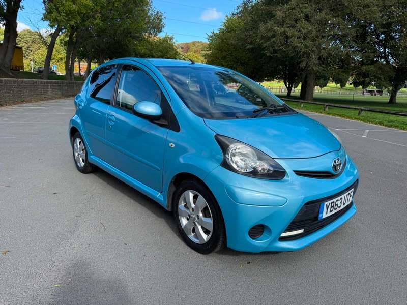 A 2014 TOYOTA AYGO VVT-I MOVE WITH STYLE A 2014 TOYOTA AYGO VVT-I MOVE WITH STYLE