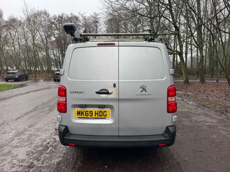 A 2019 PEUGEOT EXPERT BLUE HDI PROFESSIONAL LONG A 2019 PEUGEOT EXPERT BLUE HDI PROFESSIONAL LONG