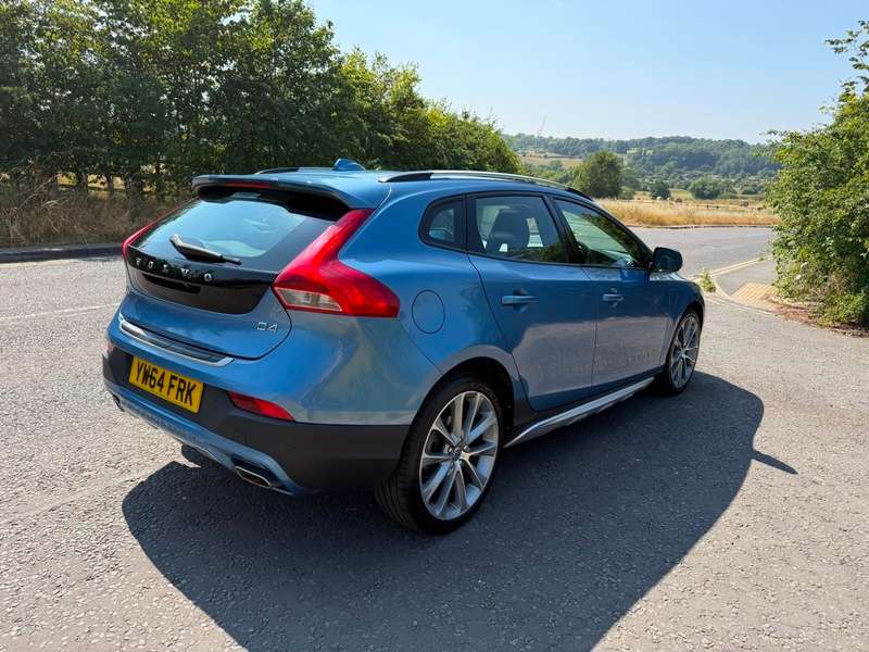 2015 VOLVO V40 2015 VOLVO V40
