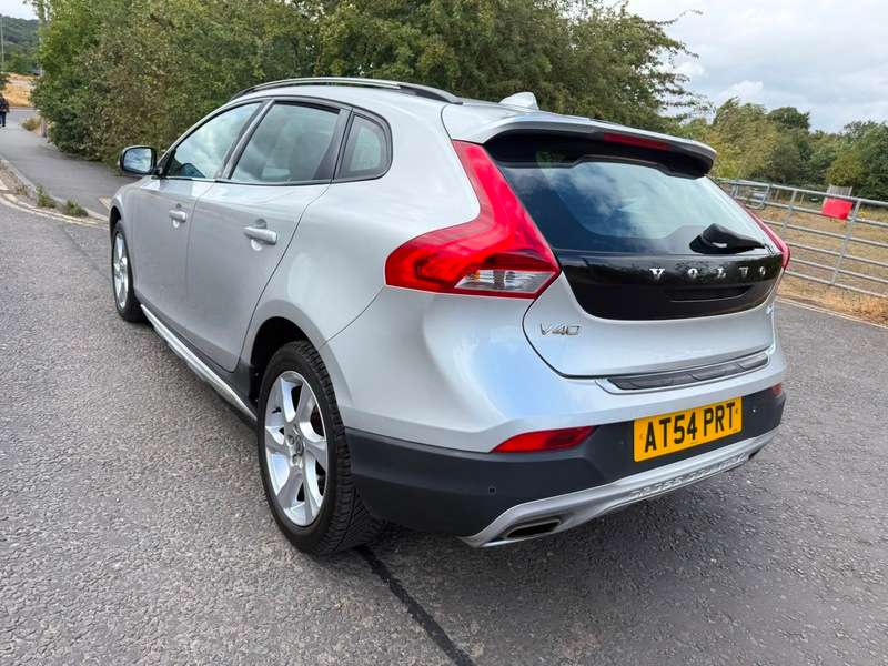 2014 VOLVO V40 2014 VOLVO V40
