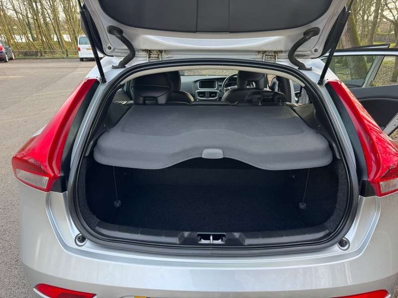 2014 VOLVO V40 2014 VOLVO V40