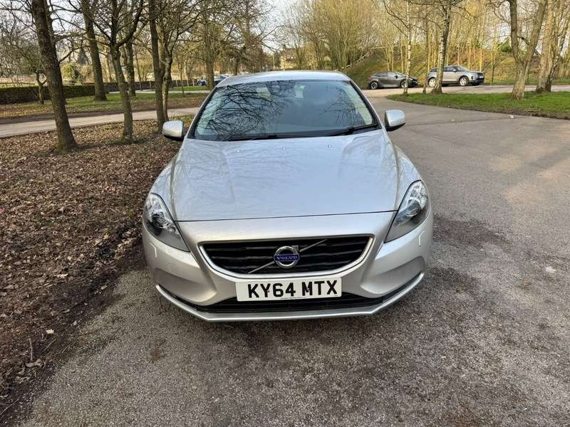 A 2014 VOLVO V40 D2 SE LUX NAV A 2014 VOLVO V40 D2 SE LUX NAV