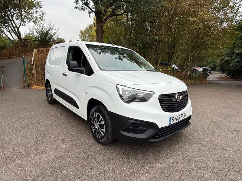 A 2019 VAUXHALL COMBO L1H1 2000 EDITION S/S A 2019 VAUXHALL COMBO L1H1 2000 EDITION S/S