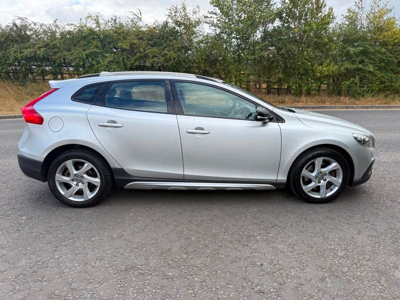 2014 VOLVO V40 2014 VOLVO V40