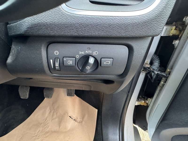 2014 VOLVO V40 2014 VOLVO V40