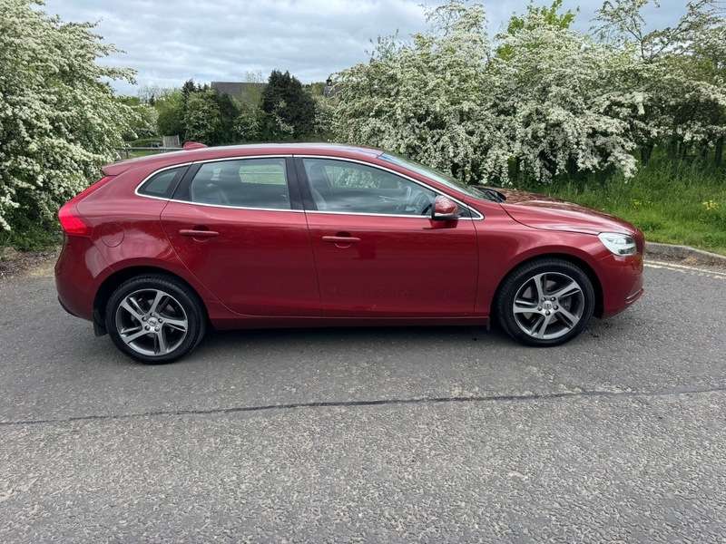 2017 VOLVO V40 2017 VOLVO V40