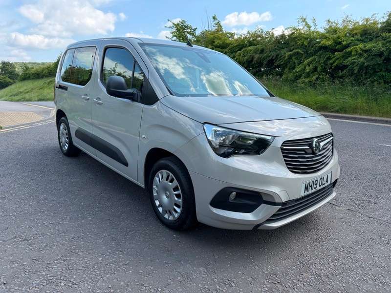 A 2019 VAUXHALL COMBO DESIGN CDTI S/S A 2019 VAUXHALL COMBO DESIGN CDTI S/S
