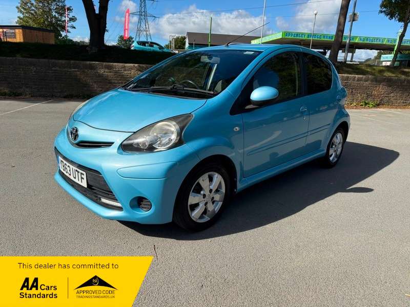 A 2014 TOYOTA AYGO VVT-I MOVE WITH STYLE A 2014 TOYOTA AYGO VVT-I MOVE WITH STYLE