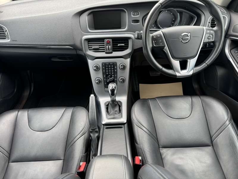 2017 VOLVO V40 2017 VOLVO V40