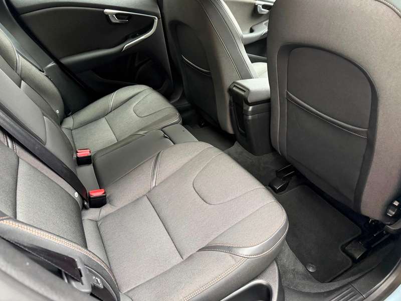 2018 VOLVO V40 2018 VOLVO V40