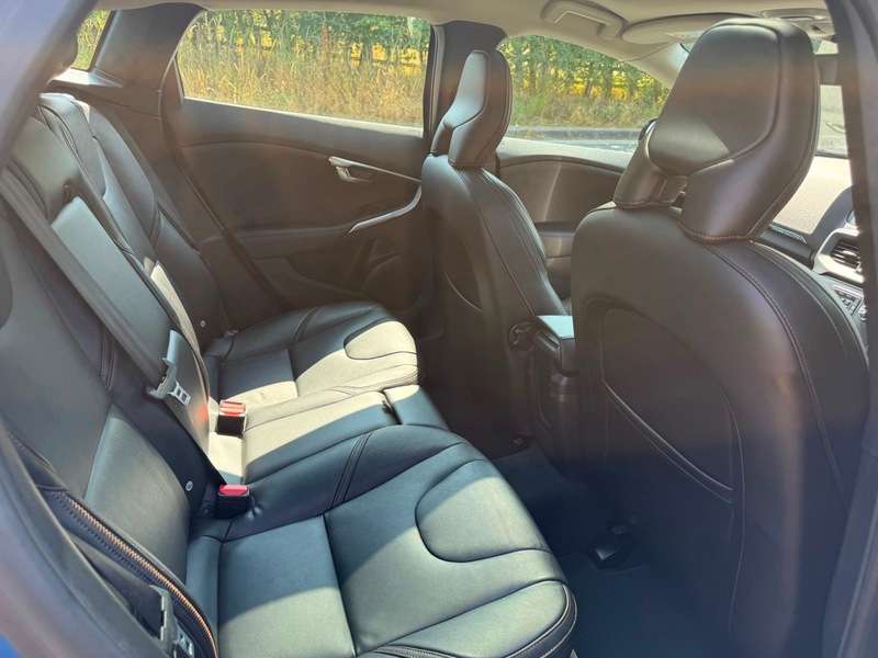 2015 VOLVO V40 2015 VOLVO V40