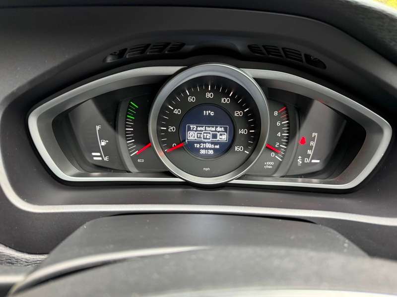 2018 VOLVO V40 2018 VOLVO V40