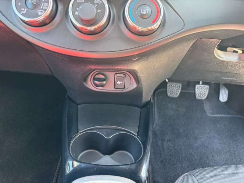 2015 TOYOTA YARIS 2015 TOYOTA YARIS