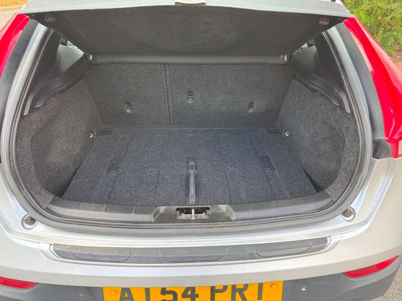 2014 VOLVO V40 2014 VOLVO V40
