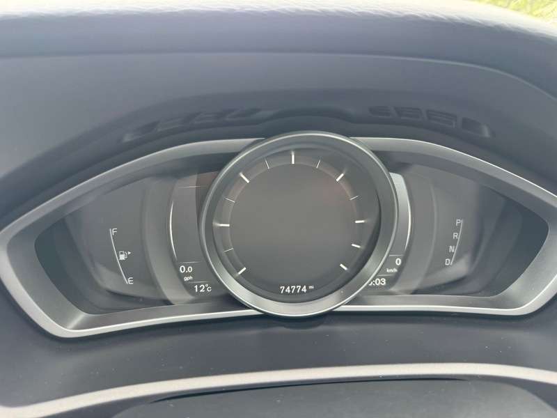 2017 VOLVO V40 2017 VOLVO V40