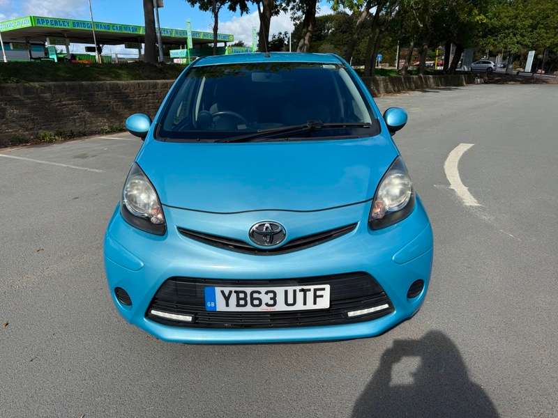 A 2014 TOYOTA AYGO VVT-I MOVE WITH STYLE A 2014 TOYOTA AYGO VVT-I MOVE WITH STYLE