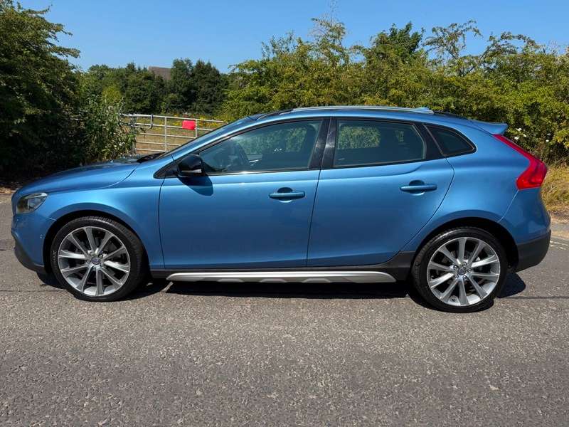 2015 VOLVO V40 2015 VOLVO V40
