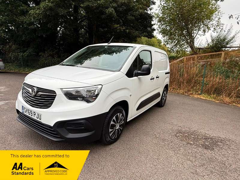 A 2019 VAUXHALL COMBO L1H1 2000 EDITION S/S A 2019 VAUXHALL COMBO L1H1 2000 EDITION S/S