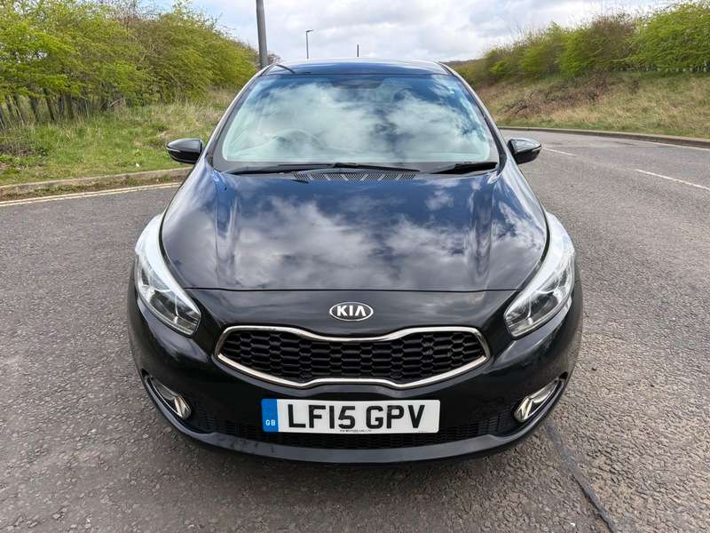 A 2015 KIA CEED CRDI 2 ECODYNAMICS A 2015 KIA CEED CRDI 2 ECODYNAMICS