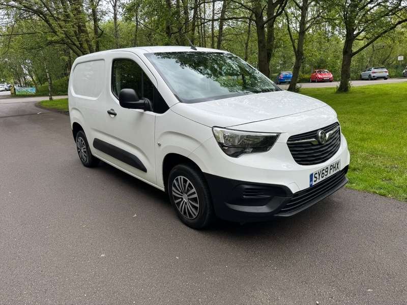 A 2019 VAUXHALL COMBO L1H1 2000 EDITION S/S A 2019 VAUXHALL COMBO L1H1 2000 EDITION S/S