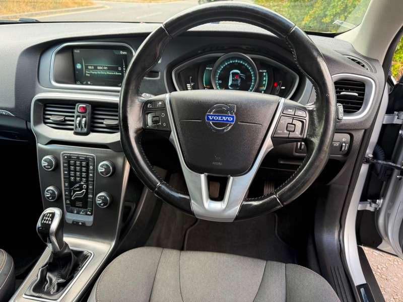 2014 VOLVO V40 2014 VOLVO V40