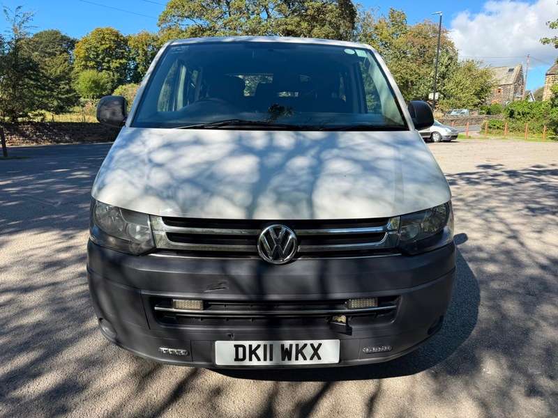 A 2011 VOLKSWAGEN TRANSPORTER T30 TDI KOMBI A 2011 VOLKSWAGEN TRANSPORTER T30 TDI KOMBI