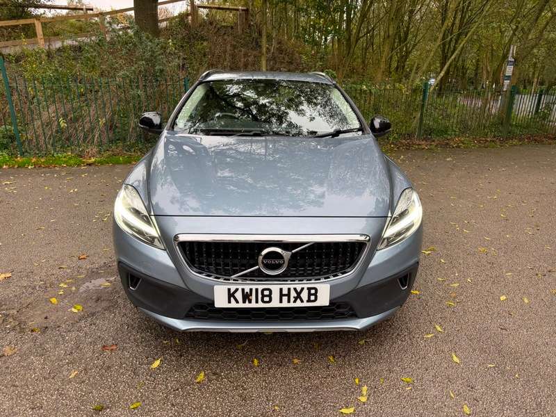 A 2018 VOLVO V40 T3 CROSS COUNTRY NAV PLUS A 2018 VOLVO V40 T3 CROSS COUNTRY NAV PLUS