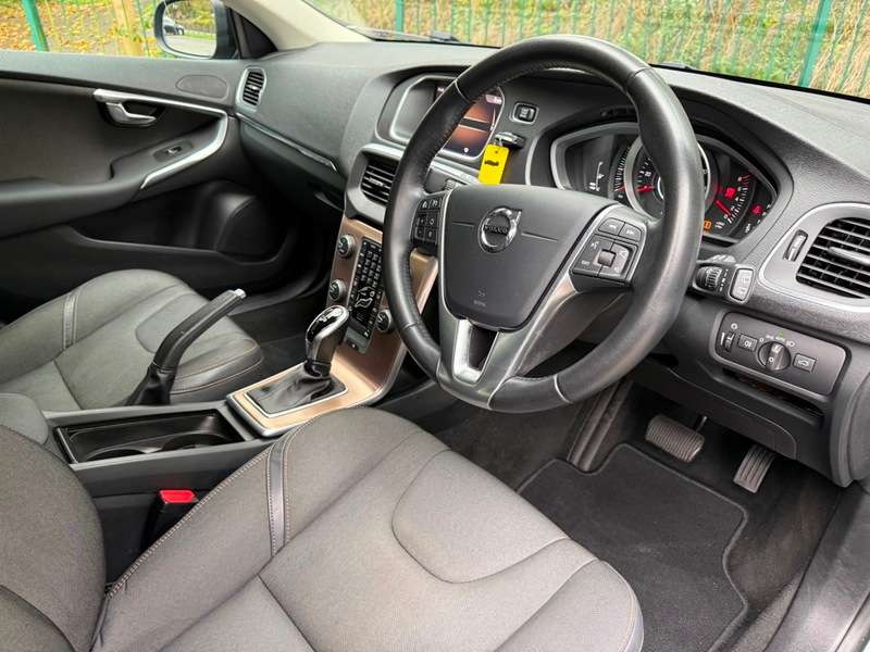 2018 VOLVO V40 2018 VOLVO V40