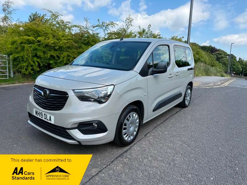 A 2019 VAUXHALL COMBO DESIGN CDTI S/S A 2019 VAUXHALL COMBO DESIGN CDTI S/S
