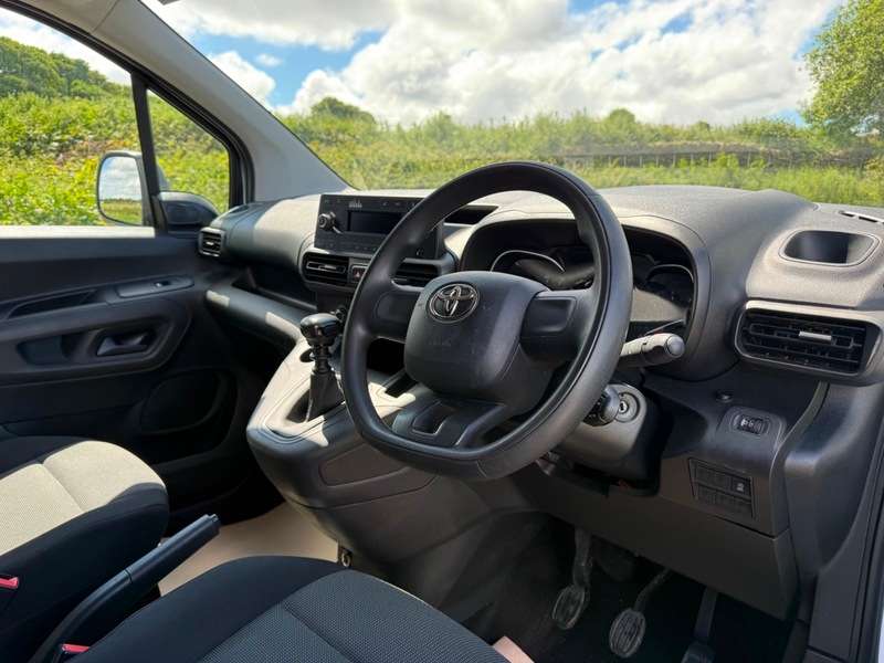 2022 TOYOTA PROACE 2022 TOYOTA PROACE