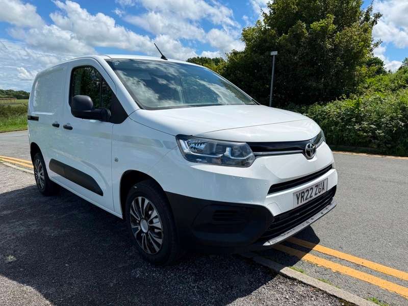 A 2022 TOYOTA PROACE L1 ACTIVE A 2022 TOYOTA PROACE L1 ACTIVE