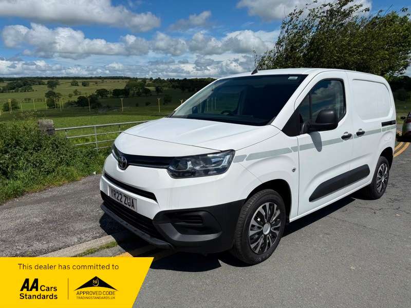 A 2022 TOYOTA PROACE L1 ACTIVE A 2022 TOYOTA PROACE L1 ACTIVE