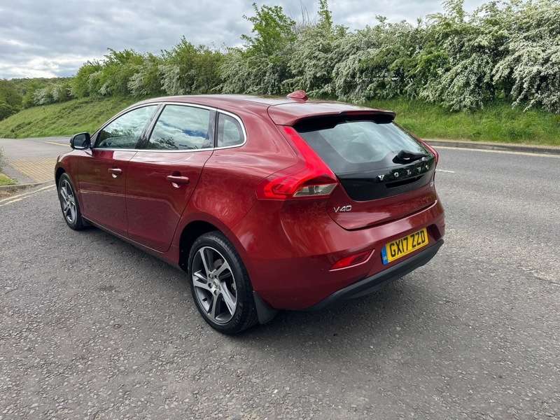 2017 VOLVO V40 2017 VOLVO V40