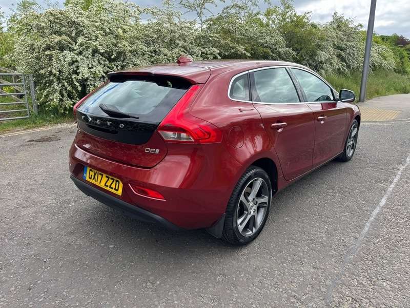 2017 VOLVO V40 2017 VOLVO V40