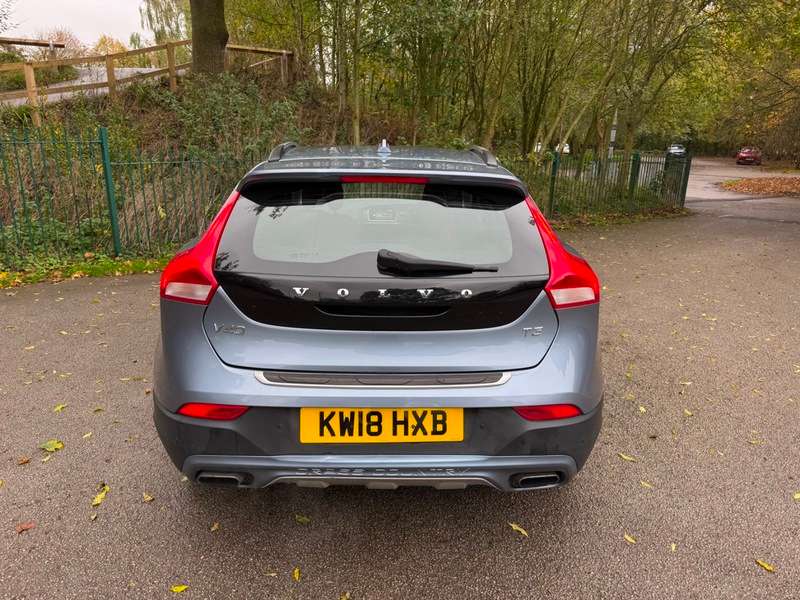 2018 VOLVO V40 2018 VOLVO V40