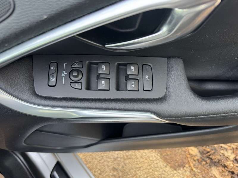 2014 VOLVO V40 2014 VOLVO V40