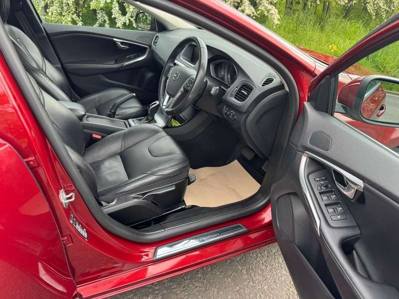 2017 VOLVO V40 2017 VOLVO V40