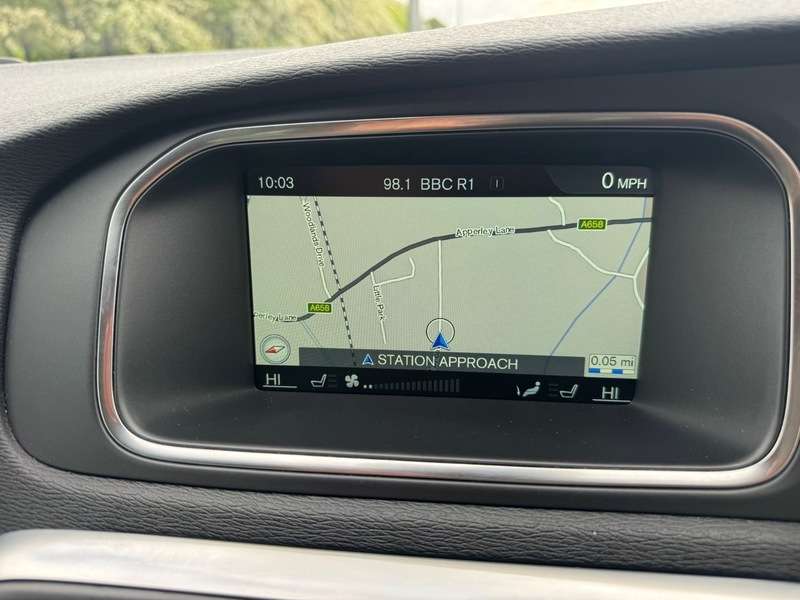 2017 VOLVO V40 2017 VOLVO V40