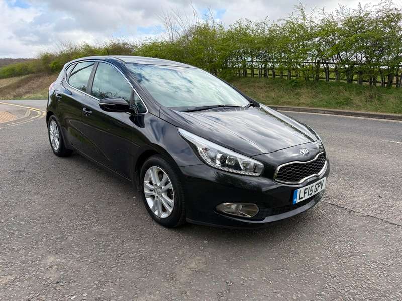 A 2015 KIA CEED CRDI 2 ECODYNAMICS A 2015 KIA CEED CRDI 2 ECODYNAMICS