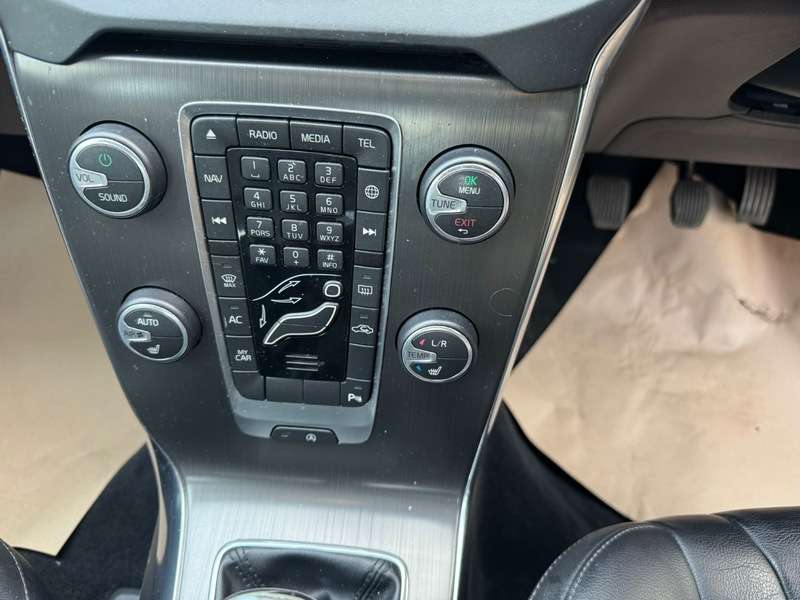 2014 VOLVO V40 2014 VOLVO V40