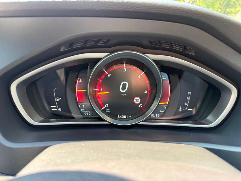 2015 VOLVO V40 2015 VOLVO V40