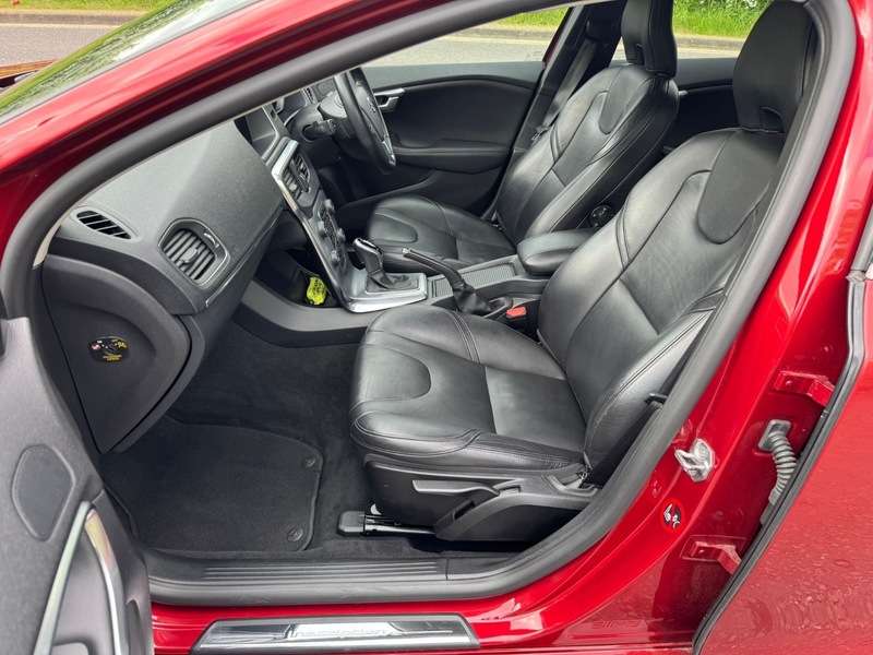 2017 VOLVO V40 2017 VOLVO V40