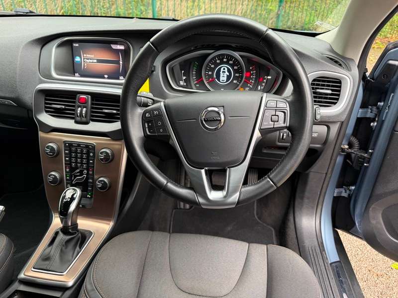 2018 VOLVO V40 2018 VOLVO V40