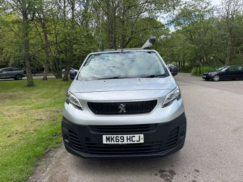 A 2020 PEUGEOT EXPERT BLUE HDI PROFESSIONAL LONG A 2020 PEUGEOT EXPERT BLUE HDI PROFESSIONAL LONG