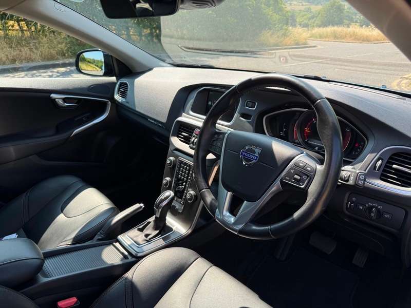 2015 VOLVO V40 2015 VOLVO V40