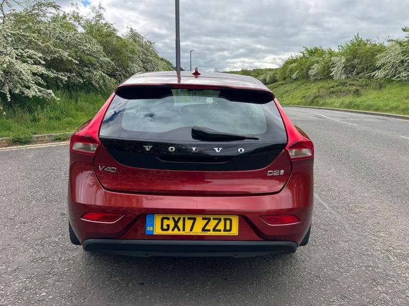 2017 VOLVO V40 2017 VOLVO V40
