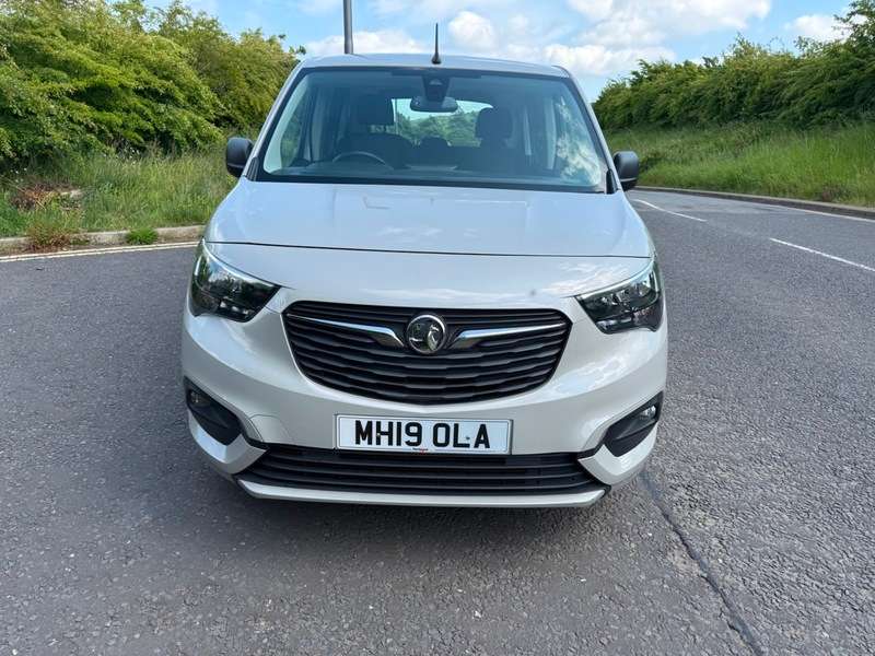 A 2019 VAUXHALL COMBO DESIGN CDTI S/S A 2019 VAUXHALL COMBO DESIGN CDTI S/S