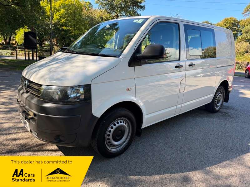 A 2011 VOLKSWAGEN TRANSPORTER T30 TDI KOMBI A 2011 VOLKSWAGEN TRANSPORTER T30 TDI KOMBI