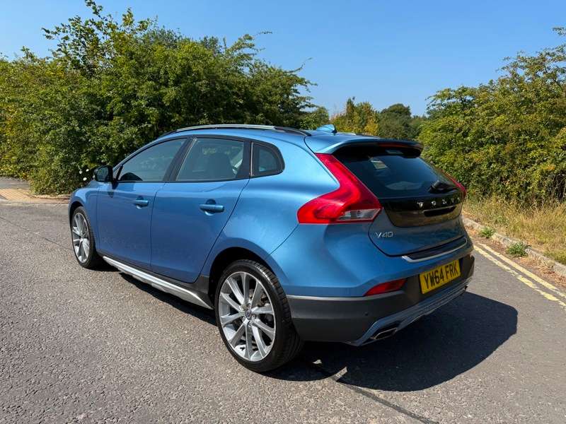 2015 VOLVO V40 2015 VOLVO V40