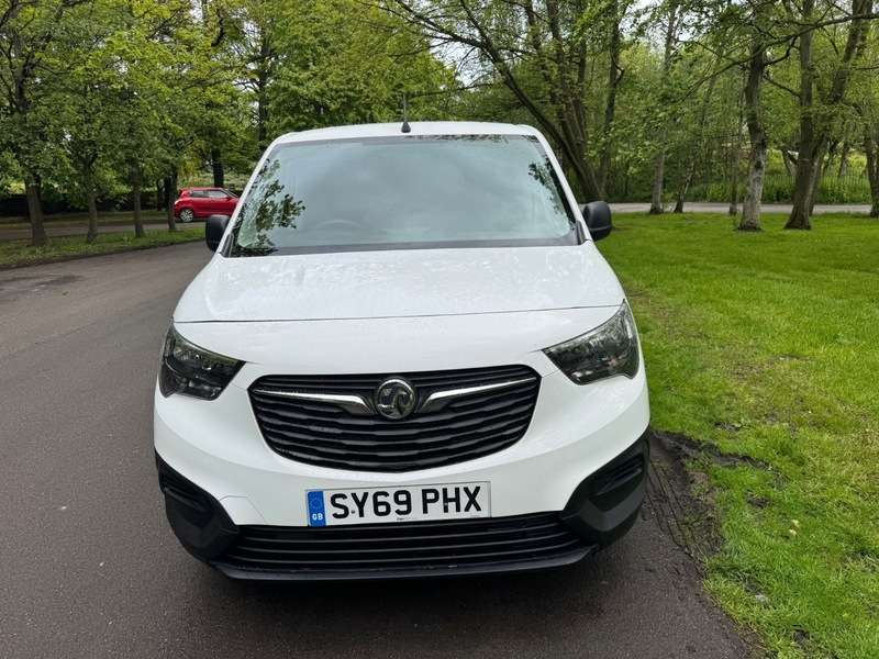 A 2019 VAUXHALL COMBO L1H1 2000 EDITION S/S A 2019 VAUXHALL COMBO L1H1 2000 EDITION S/S